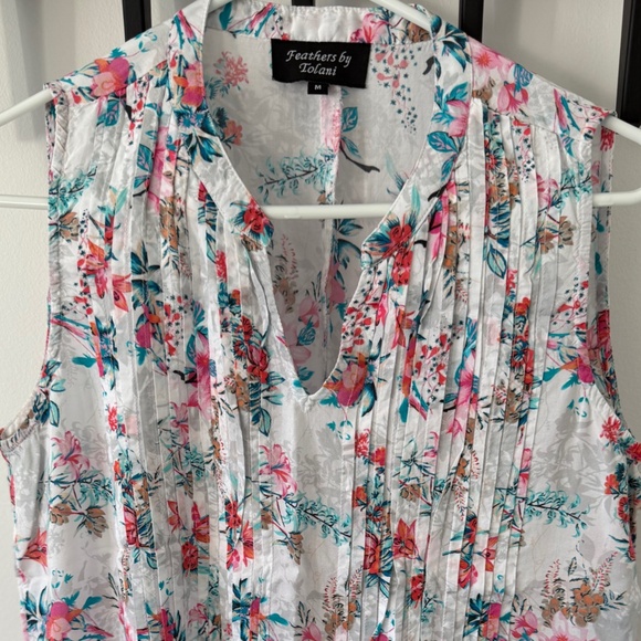 Feathers by Tolani Floral Top - Picture 2 of 3